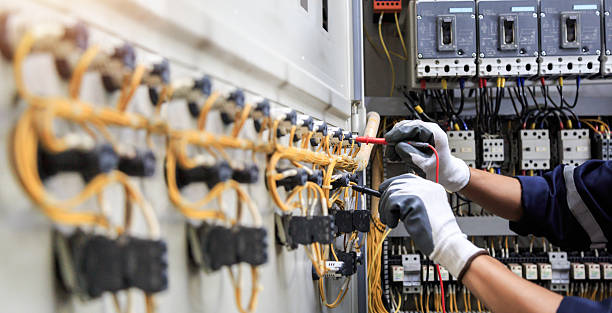Professional Electrician technician working in Kansas City, KS